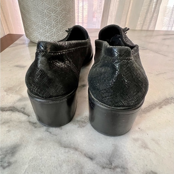 STUART Weitzman black textured leather slip on loafers - Picture 4 of 7